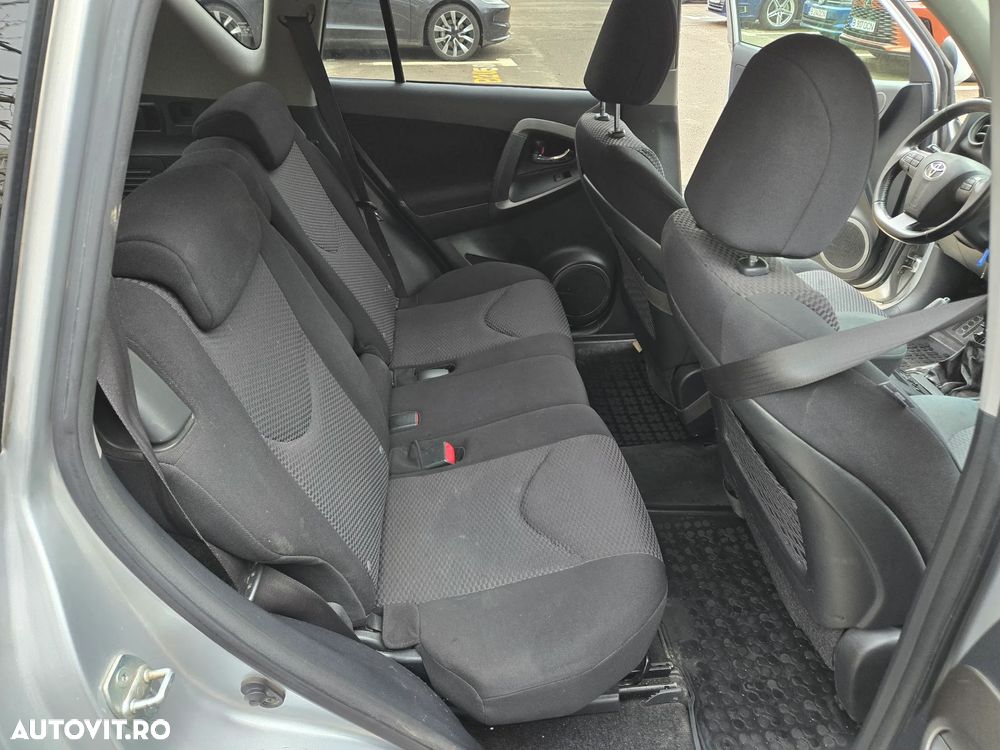 Toyota RAV4 2.2L D-CAT M/T Luxury - 6