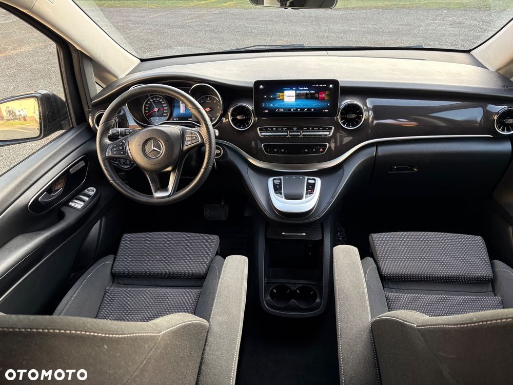 Mercedes-Benz Klasa V 300 d extralang 4Matic 9G-TRONIC Edition Edition 2023 - 28