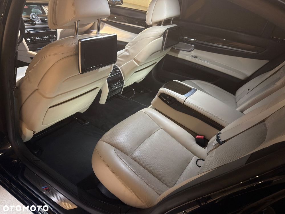 2013 BMW Seria 7, photograph 10