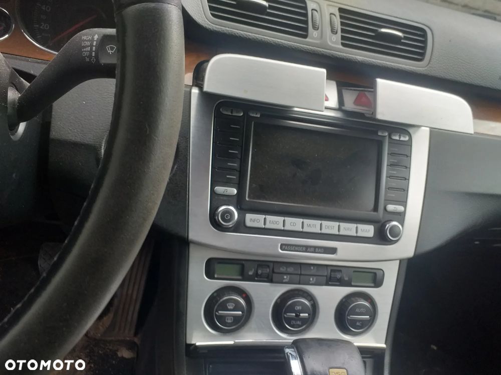 Auto na części - Volkswagen Passat diesel Silnik Skrzynia Drzwi Maska Klapa Błotnik Zderzak Lampa Szyba Klamka Lusterko Deska Kokpit - 5