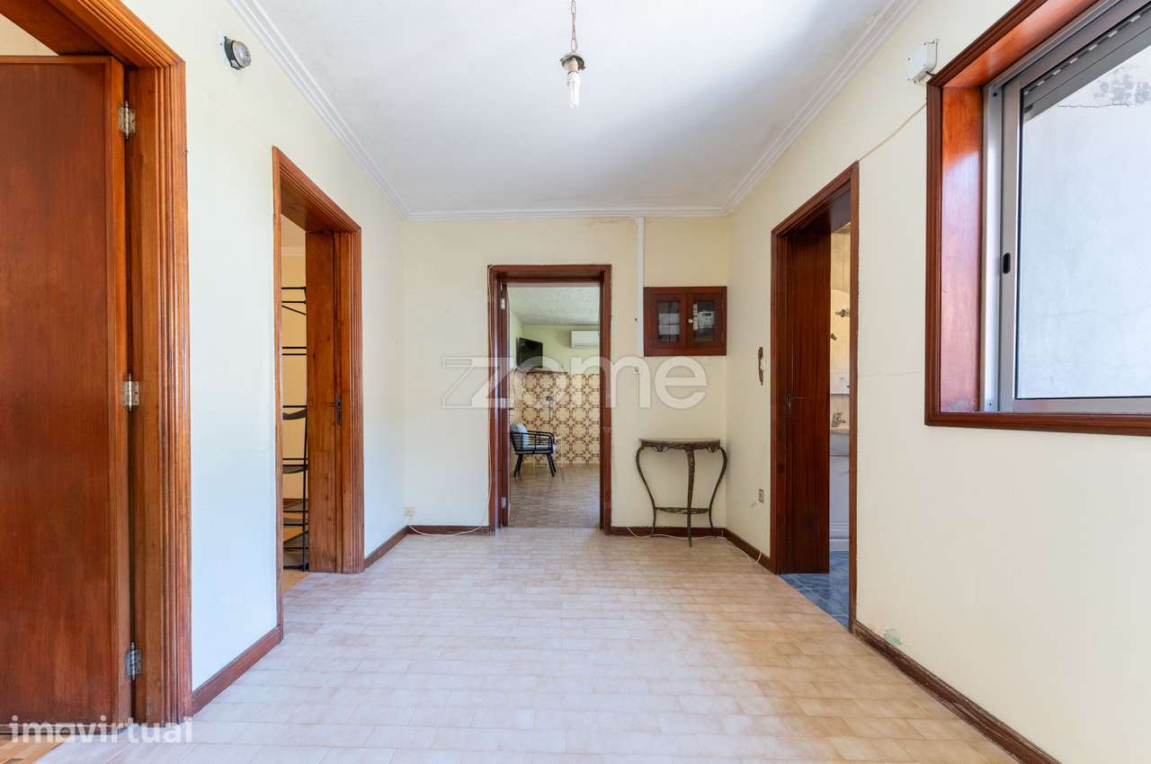 Moradia T2 térrea com 2 terrenos urbanos - Santa Maria da Feira - Grande imagem: 4/38