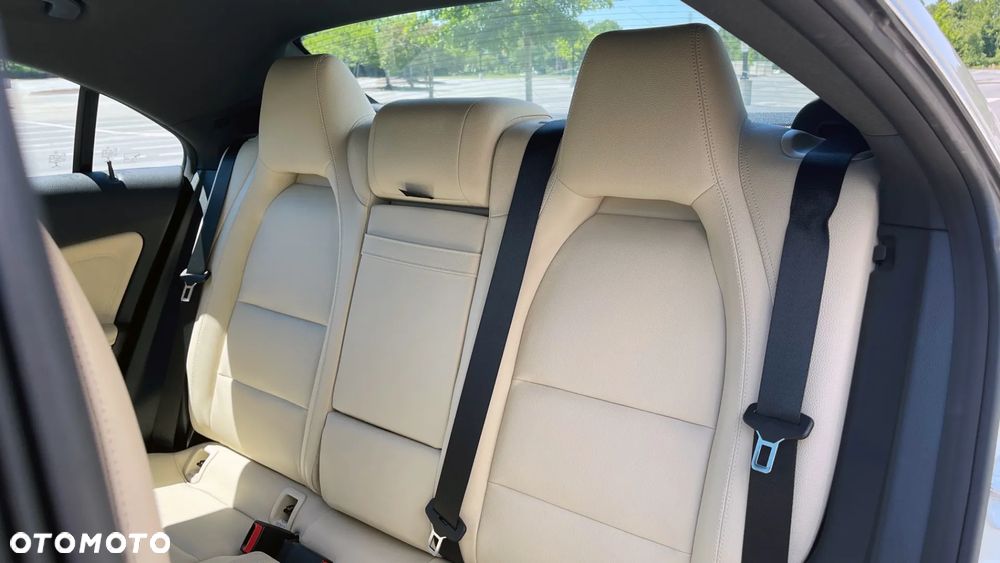 Mercedes-Benz CLA 250 7G-DCT - 16