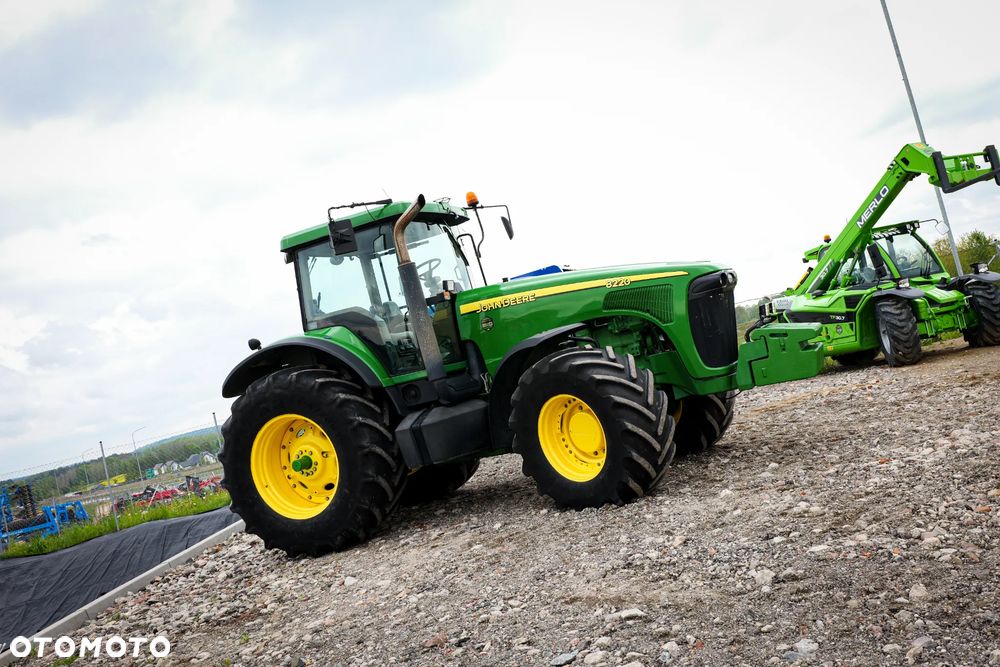 John Deere 8220 - 17