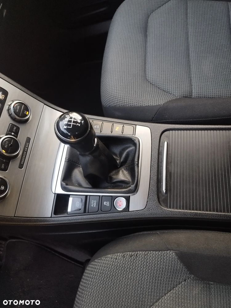 Volkswagen Passat - 13