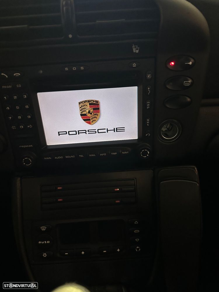 Porsche 911 (996) Carrera 4 - 39