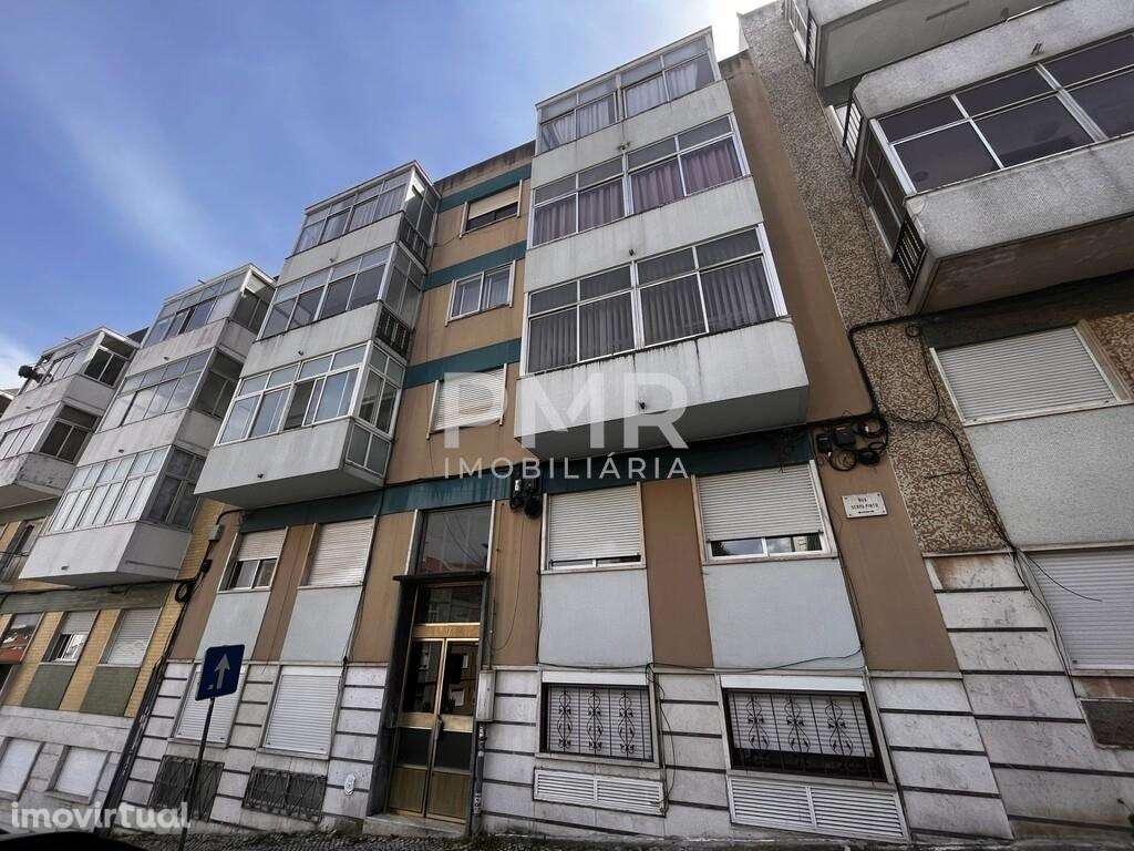 Apartamento T2 em Odivelas - para recuperação total - Grande imagem: 2/2