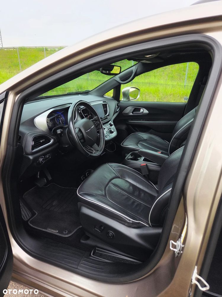 Chrysler Pacifica - 7