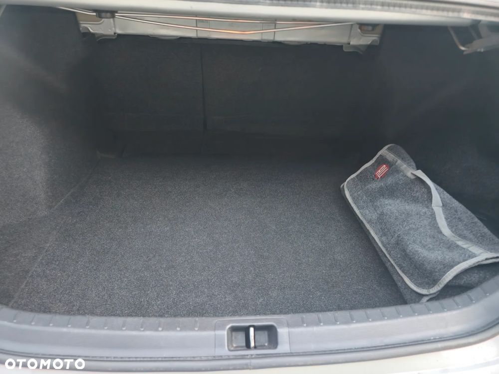 Toyota Corolla 1.6 Premium - 10