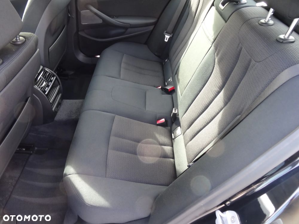 BMW Seria 5 525d Sport Line - 15