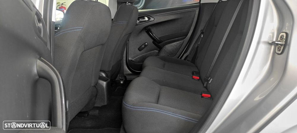 Peugeot 208 1.2 PureTech Style - 18