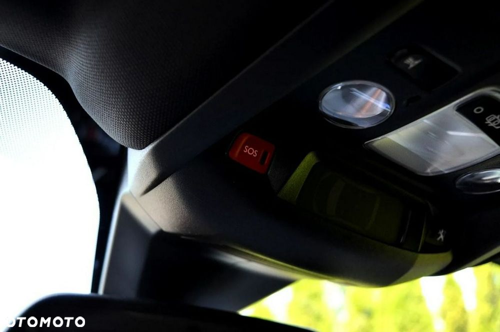 Peugeot 3008 1.2 PureTech Allure S&S - 38