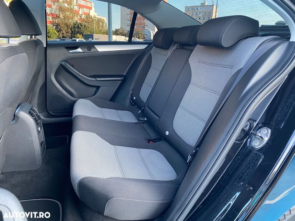 Volkswagen Jetta 1.4 DSG Comfortline - 24