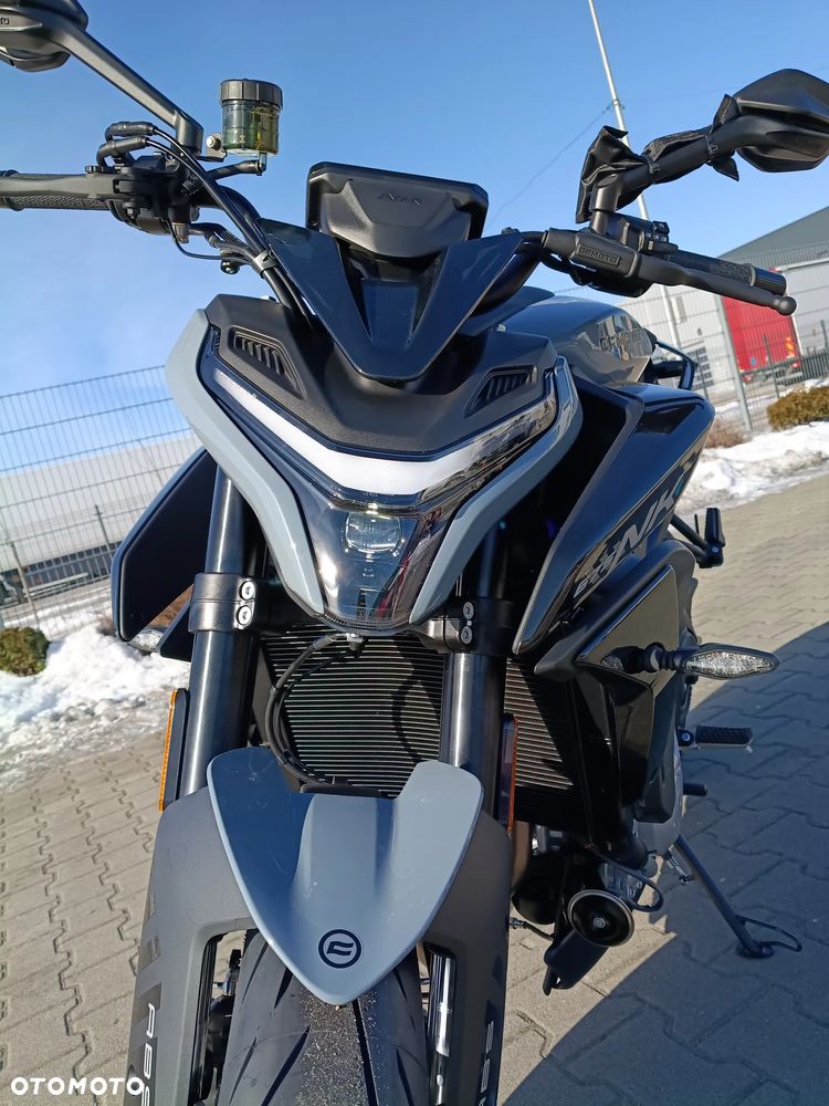 CFMoto 675NK - 12