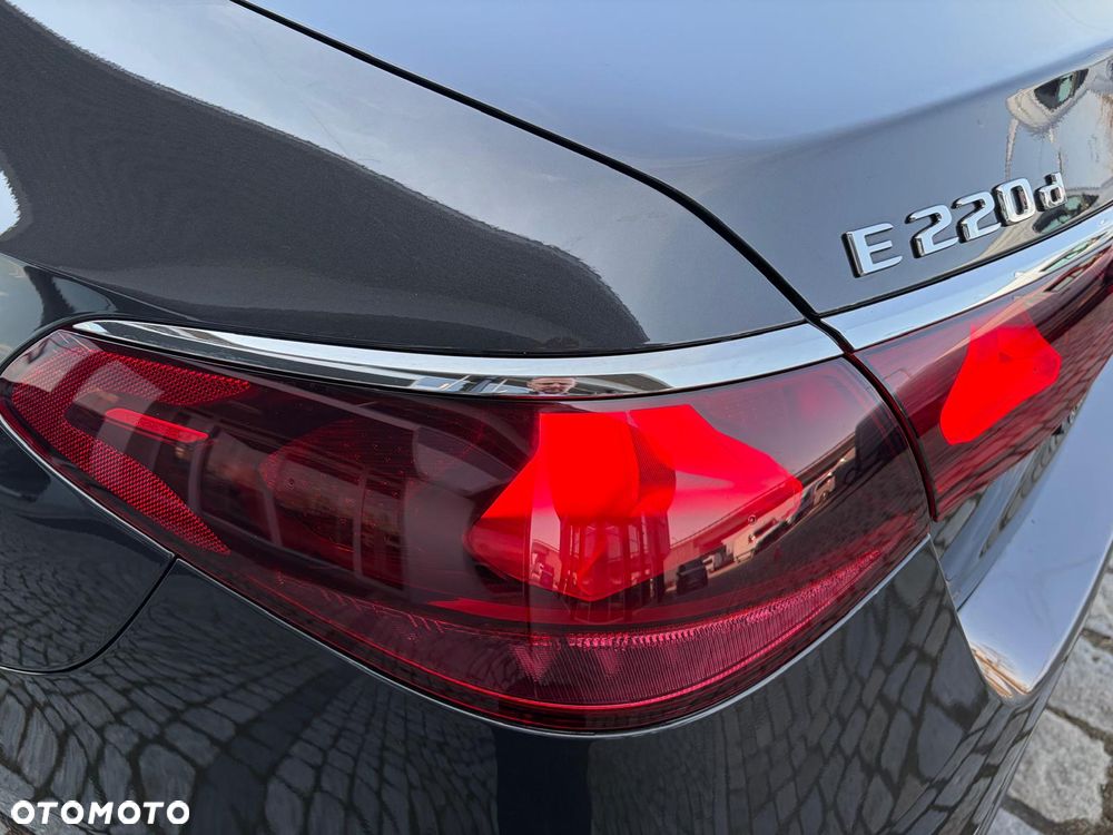 Mercedes-Benz Klasa E 220 d mHEV 4-Matic AMG 9G-Tronic - 11