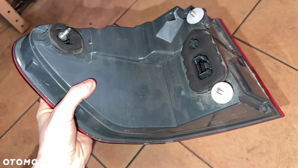LAMPA PRAWA BMW F11 LIFT - 2