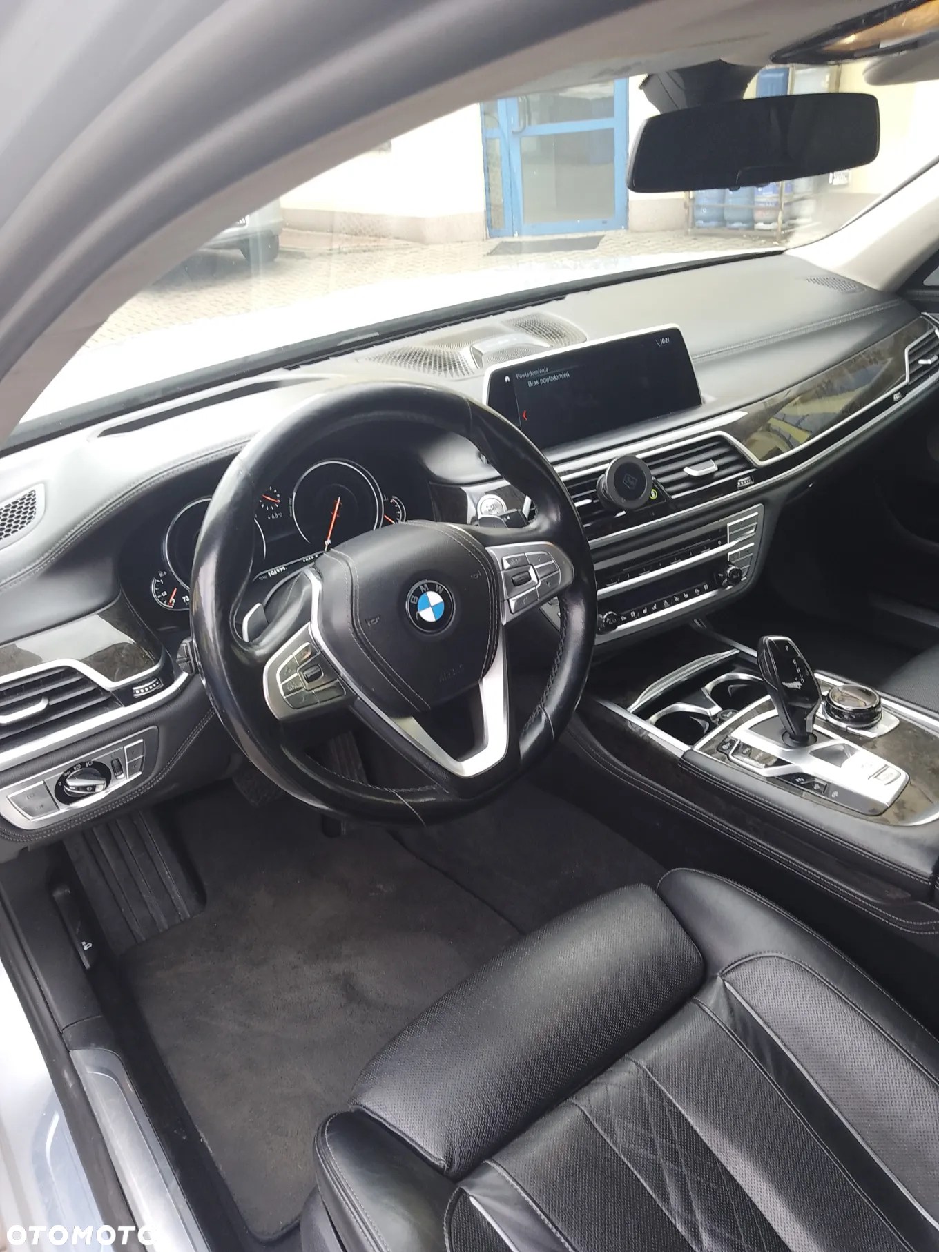 BMW Seria 7 750i xDrive - 9