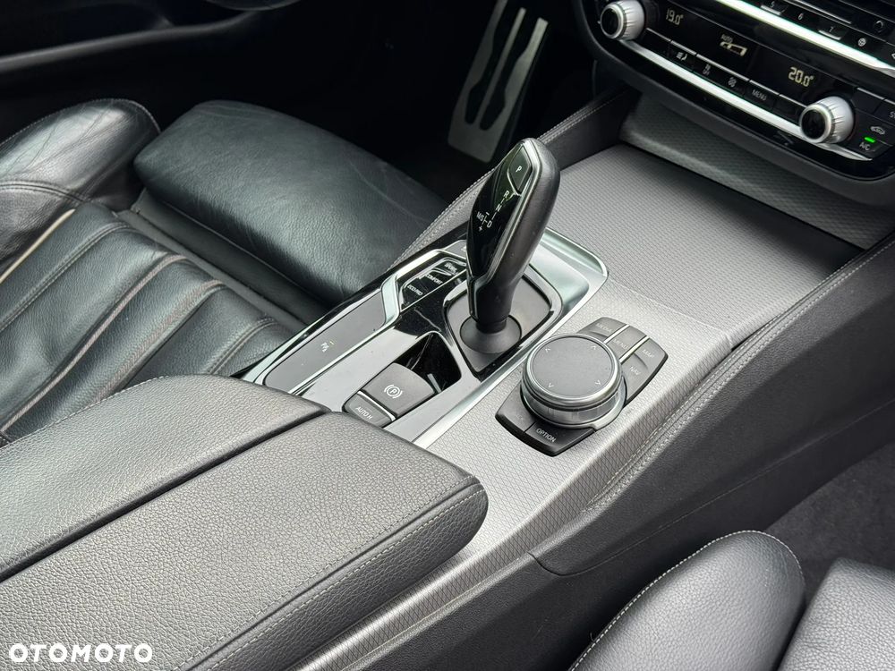 BMW Seria 5 520d M Sport Edition - 27