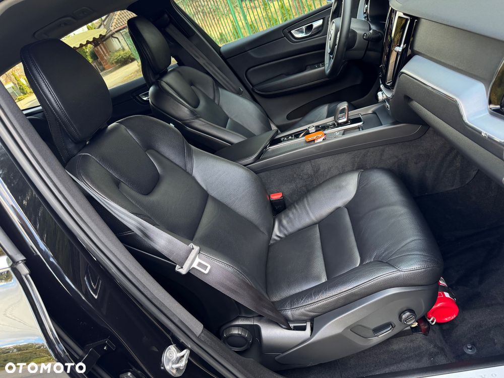 Volvo XC 60 B4 D Geartronic Momentum Pro - 28