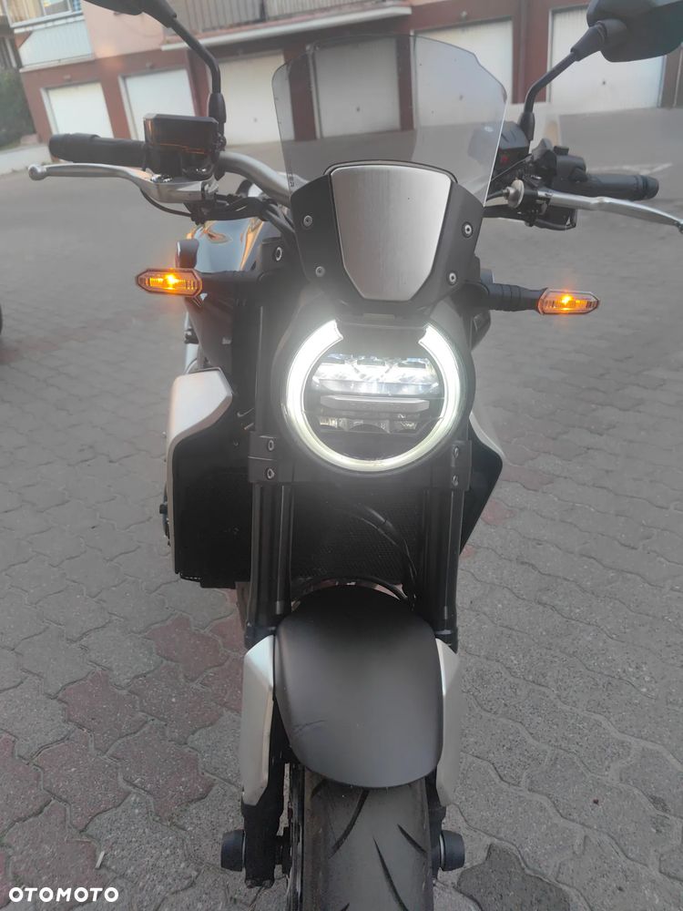 Honda CB - 16
