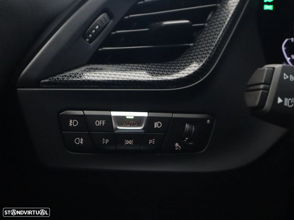 BMW 118 i Aut. M Sport - 32
