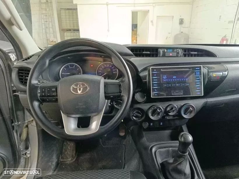 Toyota Hilux 2.4 D-4D 4WD Tracker - 2