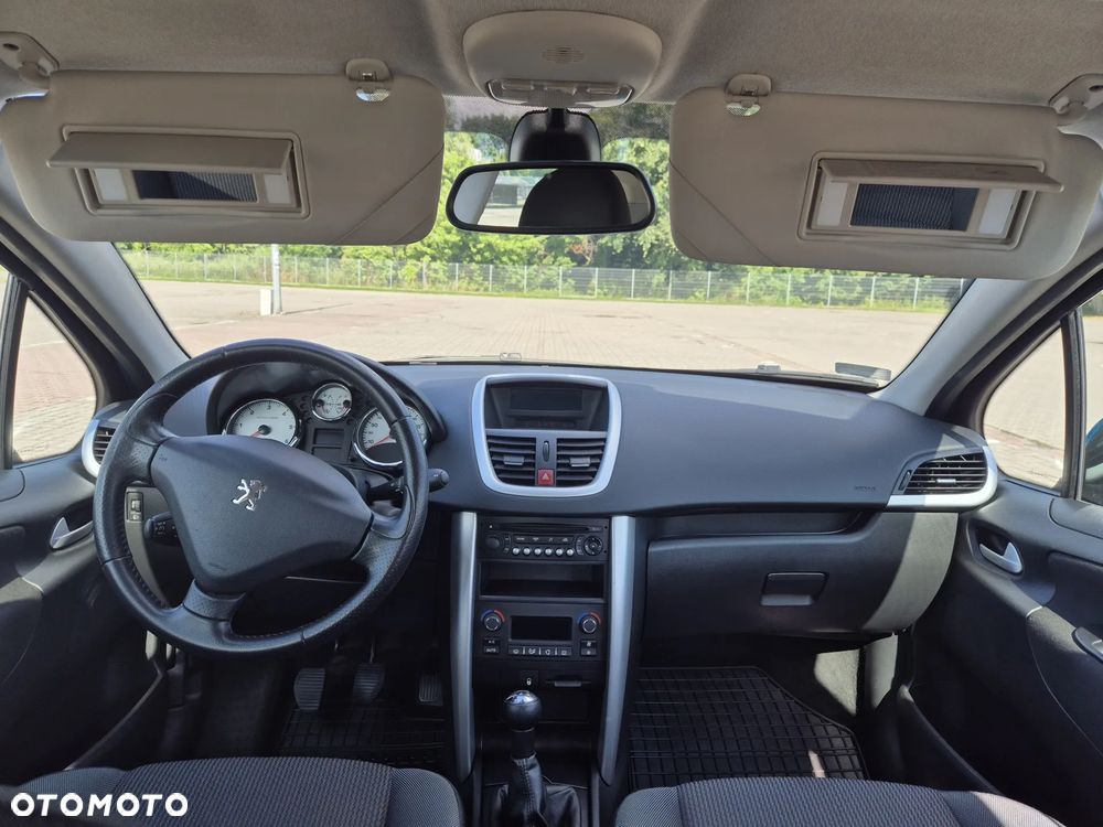 Peugeot 207 - 15