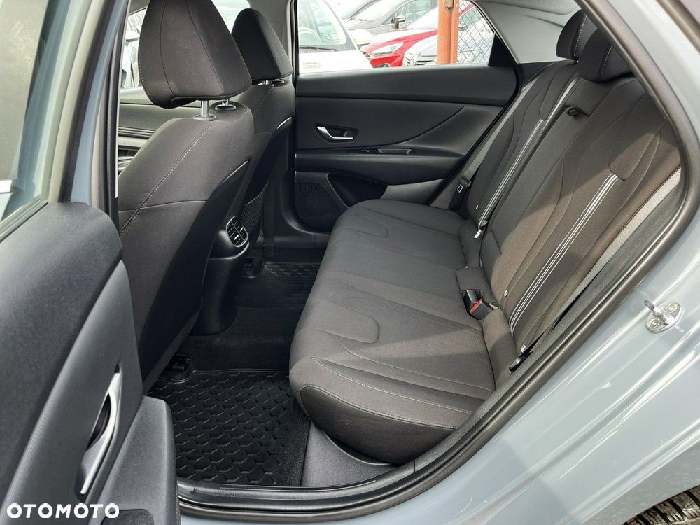 Hyundai Elantra 1.6 Smart CVT - 32