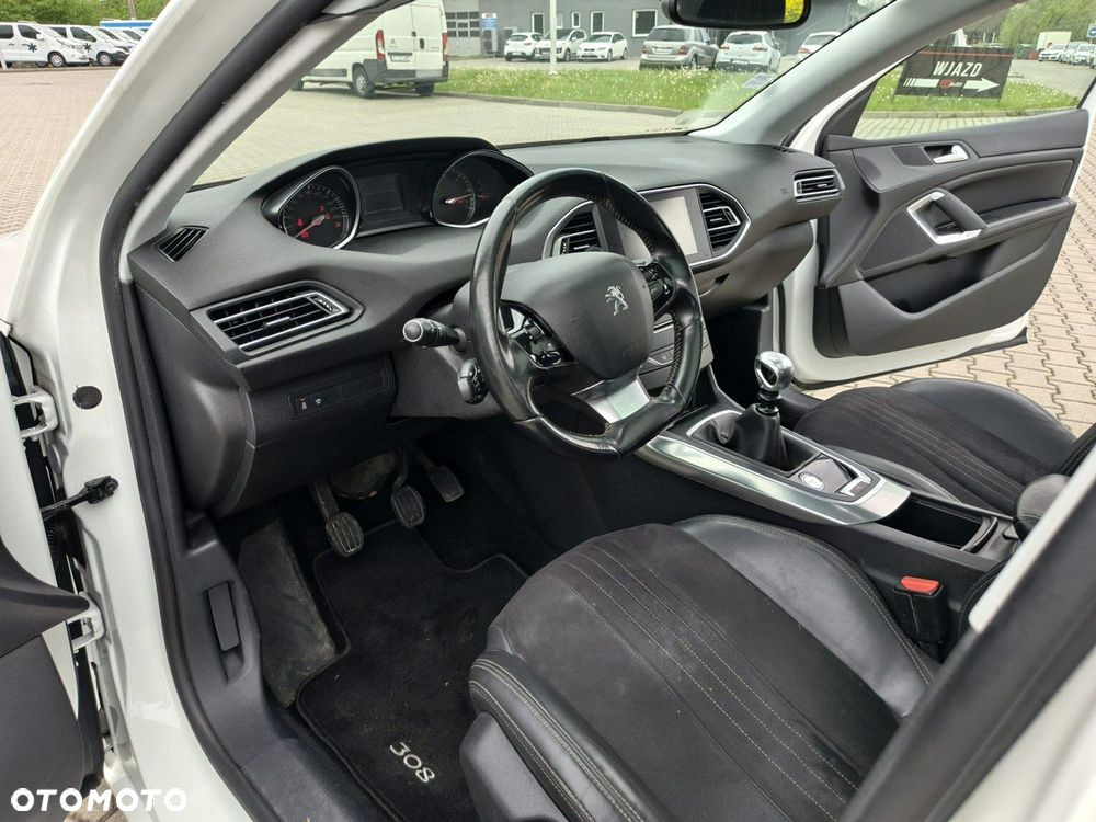 Peugeot 308 - 24