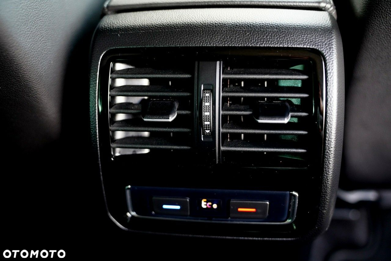 Volkswagen Passat - 38
