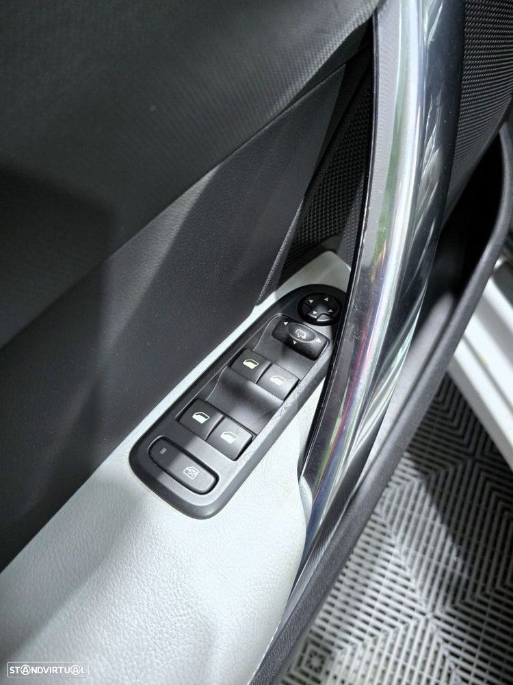 Peugeot 308 CC 155 THP Auto Roland Garros - 29