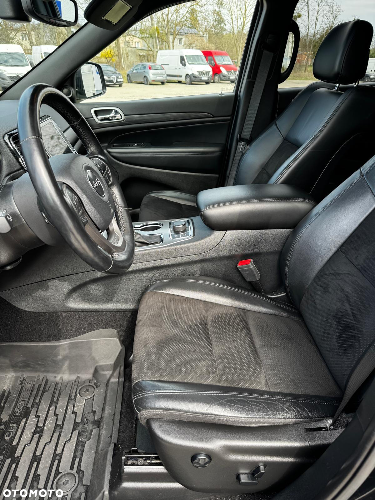 Jeep Grand Cherokee - 13