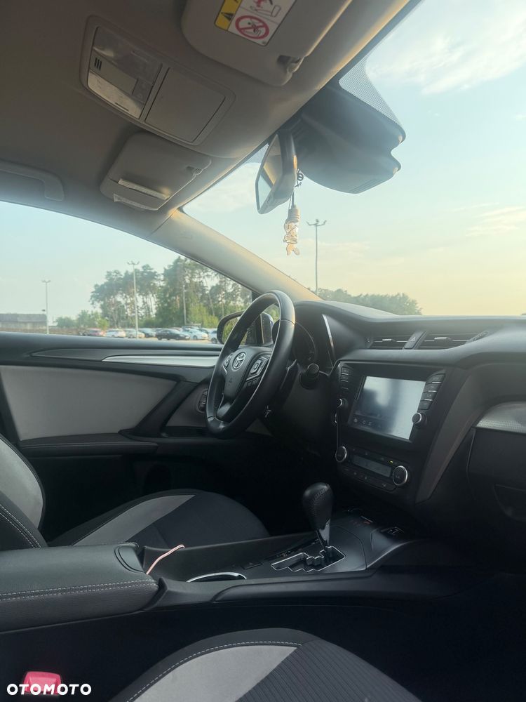 Toyota Avensis 1.8 Premium MS - 6