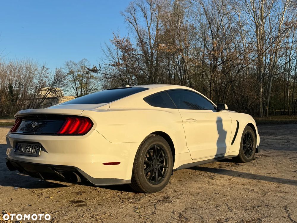 Ford Mustang - 6