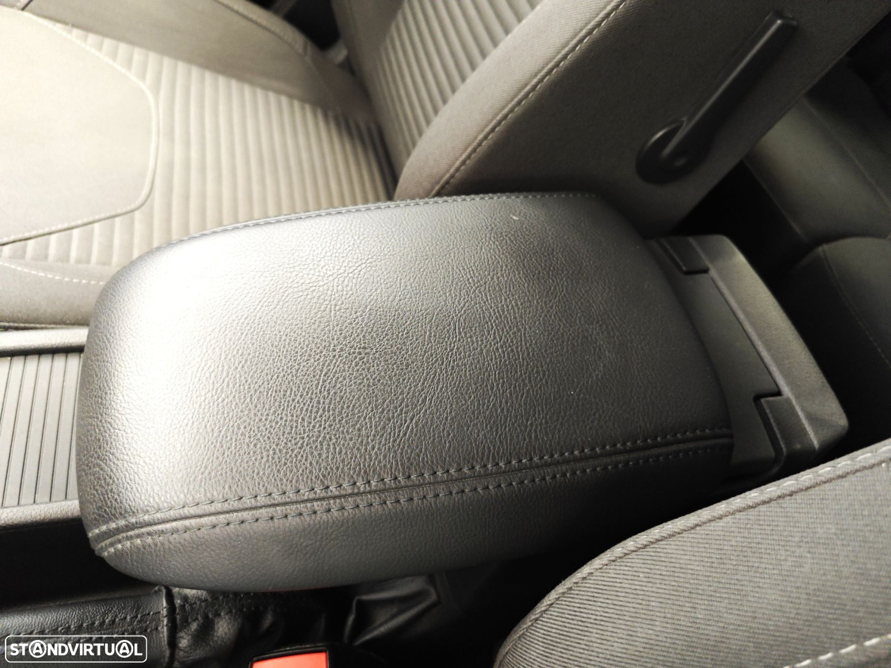 Ford Focus 1.0 SCTi Titanium - 41