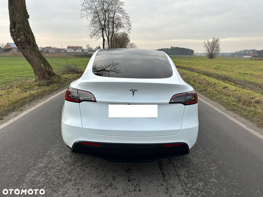 Tesla Y - 5
