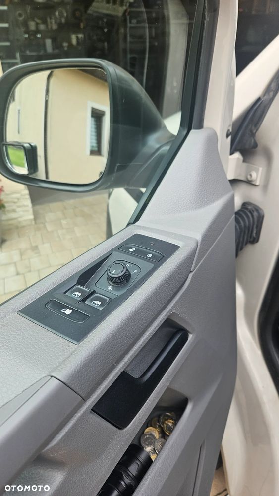 Volkswagen Transporter T6.1 7J0 - 15