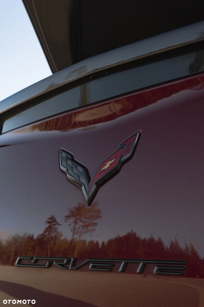 Chevrolet Corvette - 24