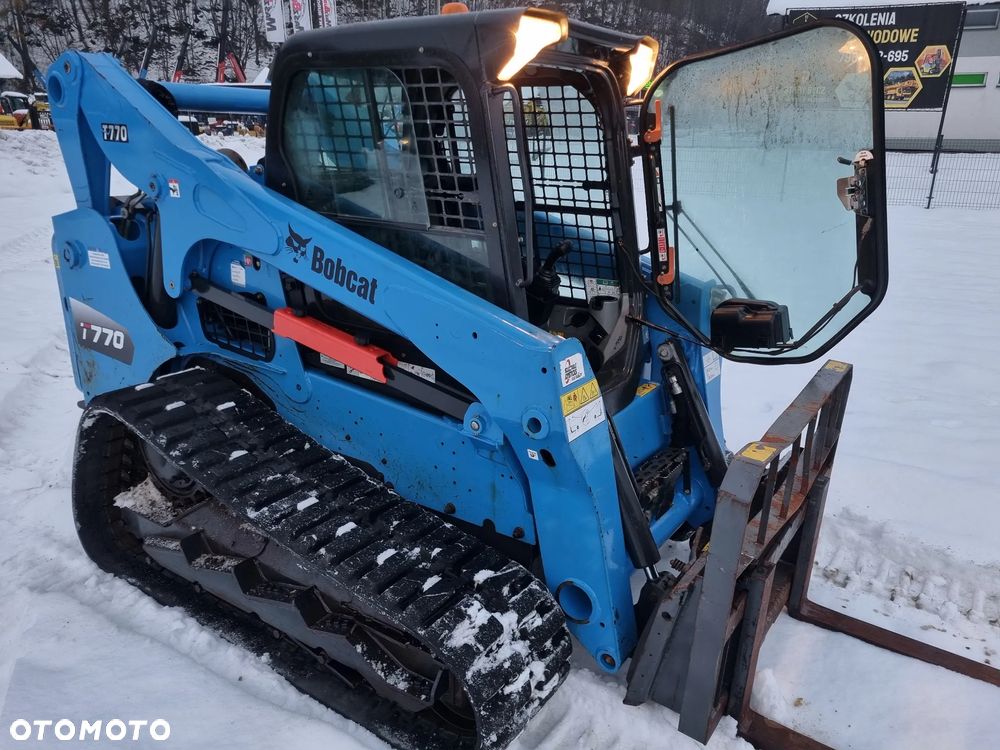 Bobcat T770 Ładowarka Gąsienicowa Udzwig 2,5 tony. Amerykańska potężna Ładowarka 2021rok  654mth z Norwegii! KLIMA! Potężna Moc silnik Turbodoładowany bobcat 100km! Widły łyżka. Linie Hydrauliczne dodatkowe. Aktualna DEKRA 2026r. Podzespoły gąsienice zero zużycia! Cała maszyna sterowana z dżojstika! - 21