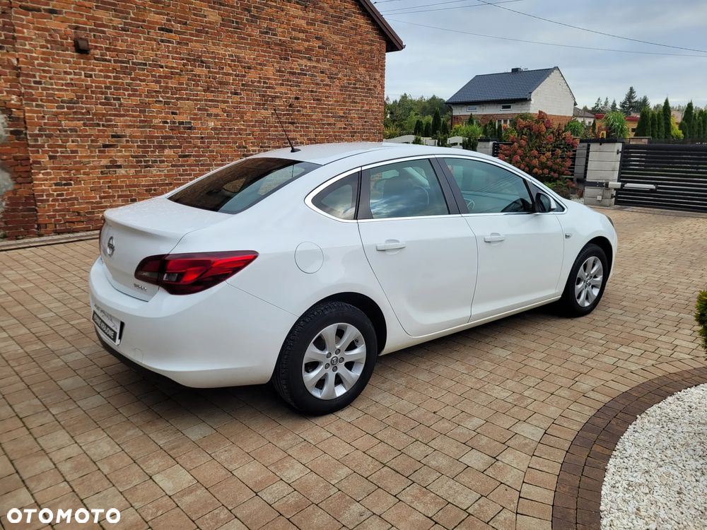 Opel Astra IV 1.4 T Business EU6 - 10