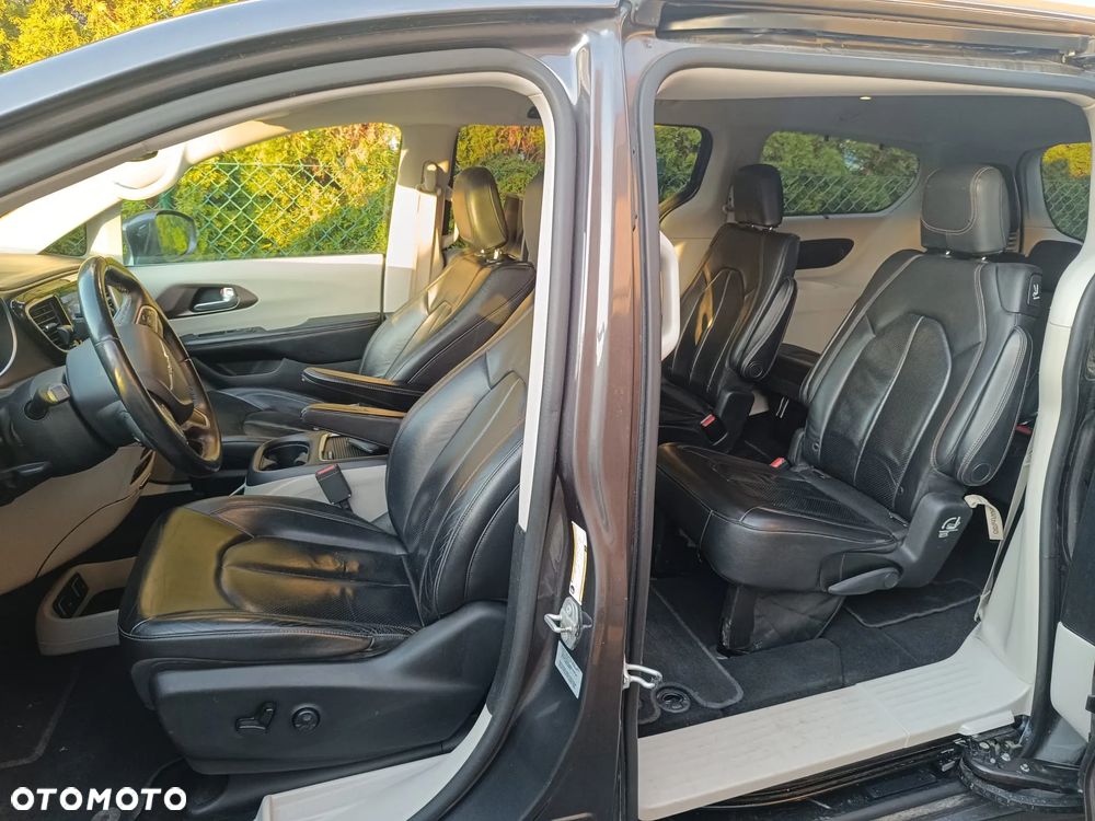 Chrysler Pacifica - 18