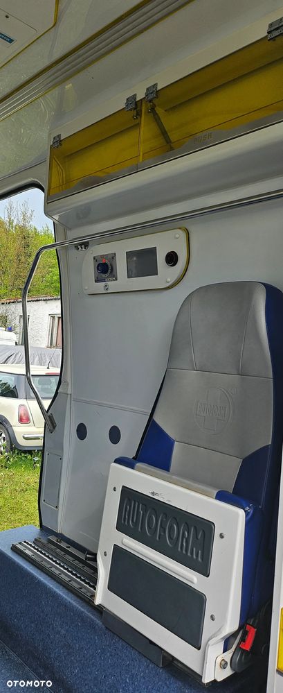 Mercedes-Benz Ambulans karetka Sprinter 319cdi automat - 33