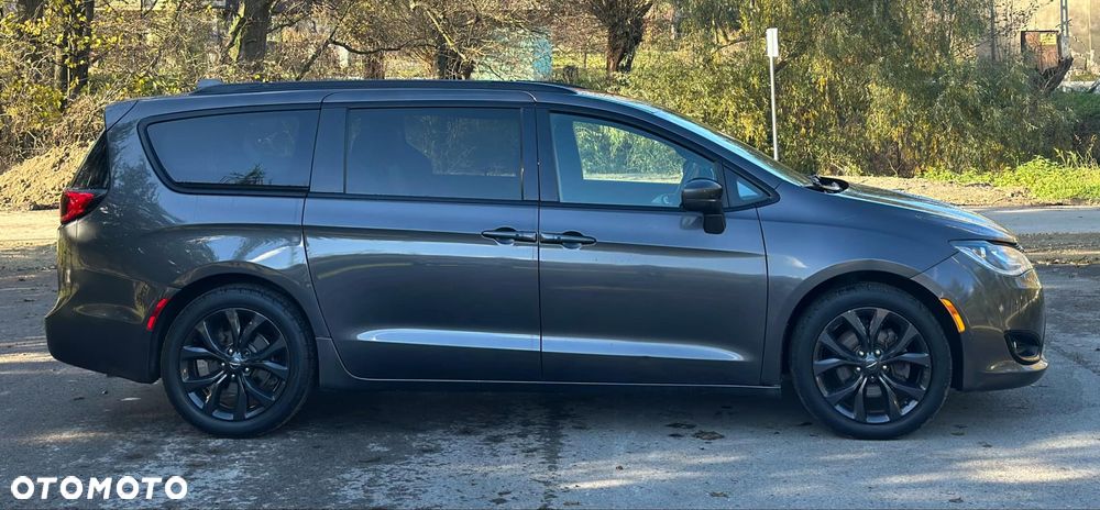 Chrysler Pacifica - 6