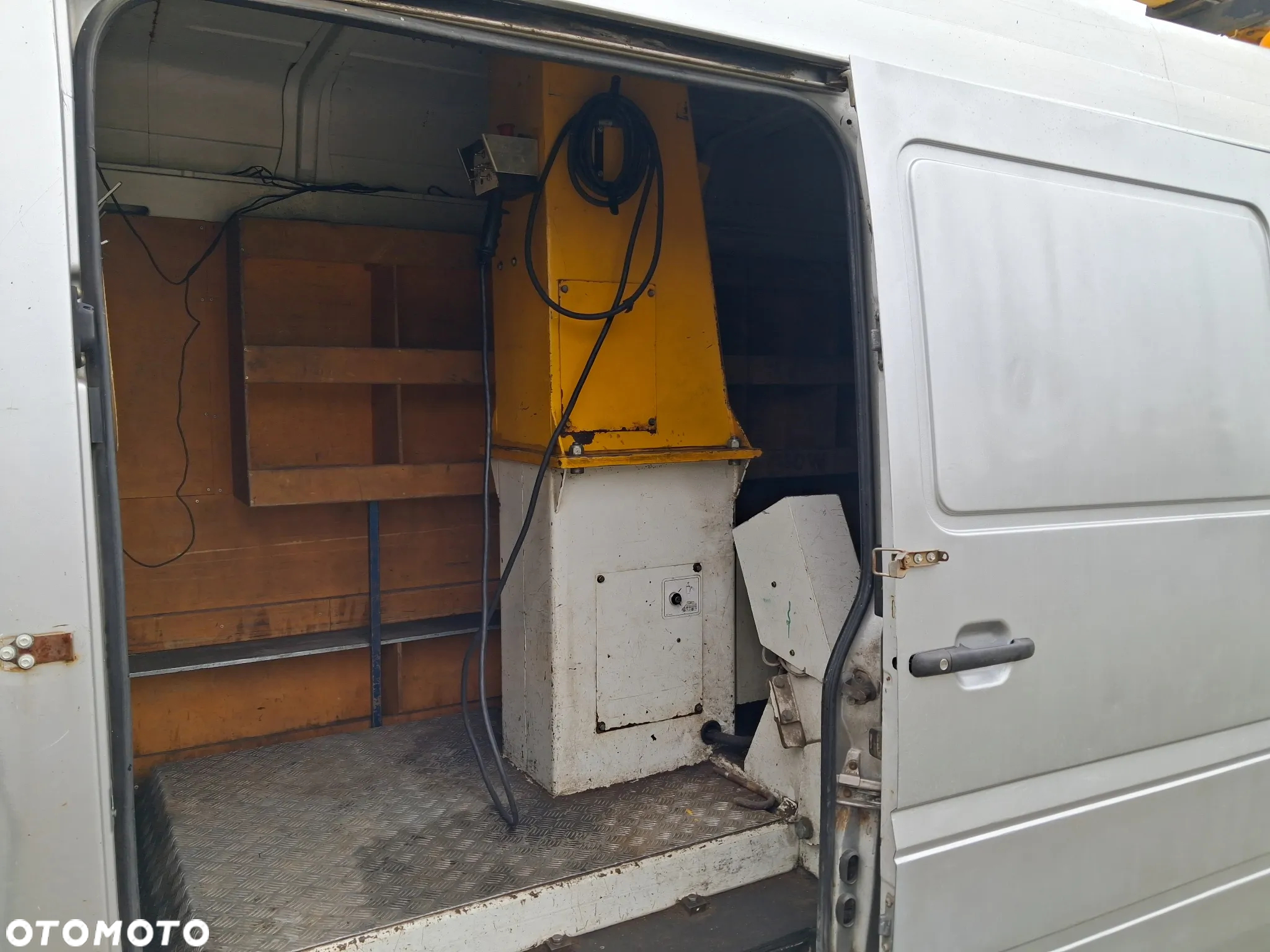 Mercedes-Benz Sprinter - 2