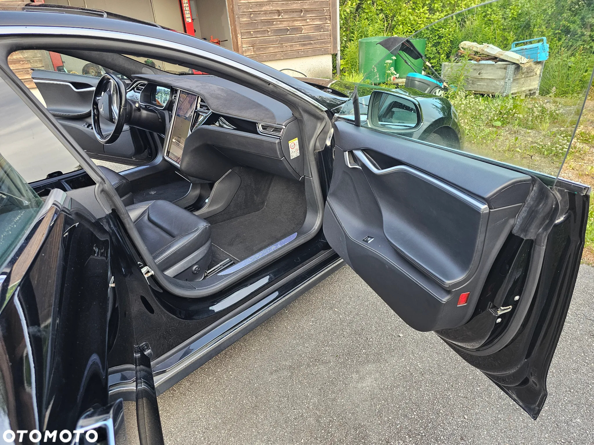 Tesla Model S 85 D Performance - 12