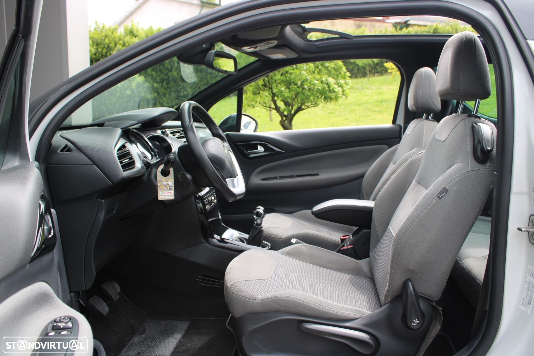 Citroën DS3 1.6 e-HDi So Chic - 4