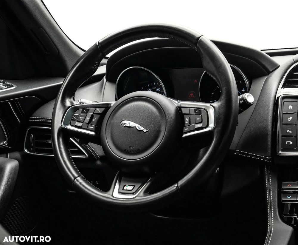Jaguar F-Pace 20d AWD R-Sport - 18
