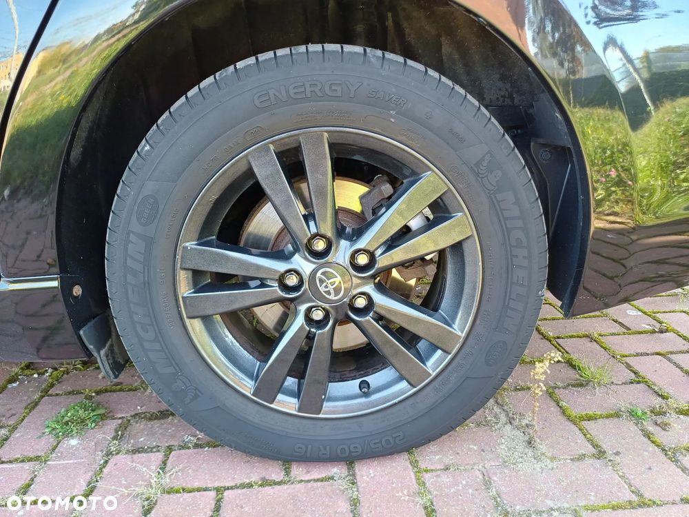 Toyota Avensis 2.0 D-4D Executive - 9