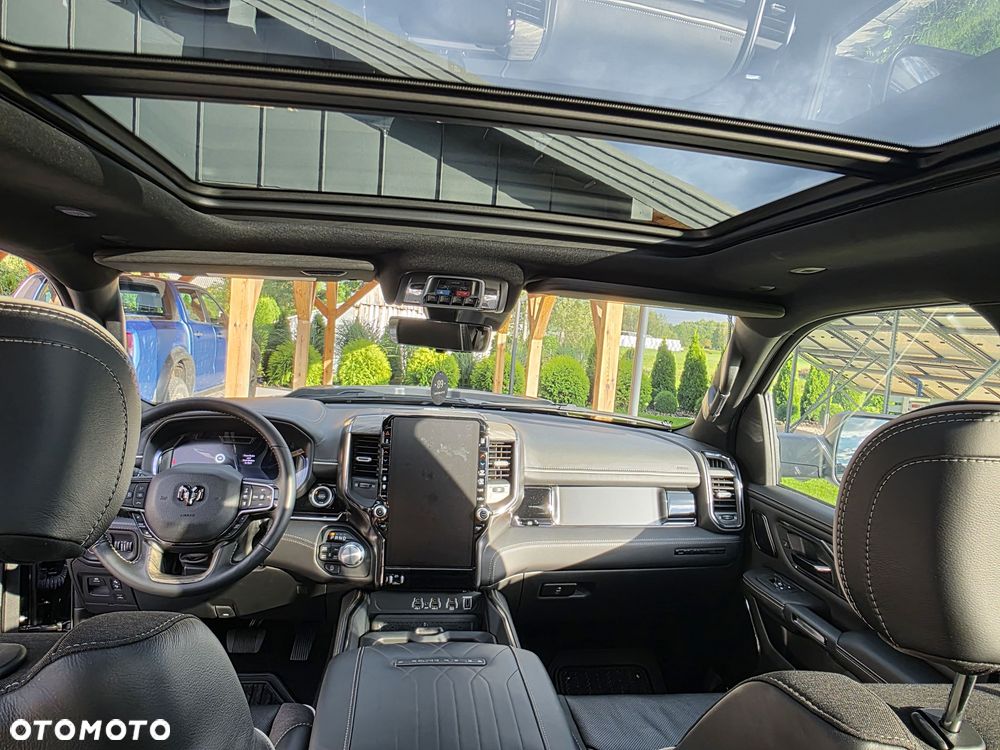 RAM 1500 Limited Night - 26