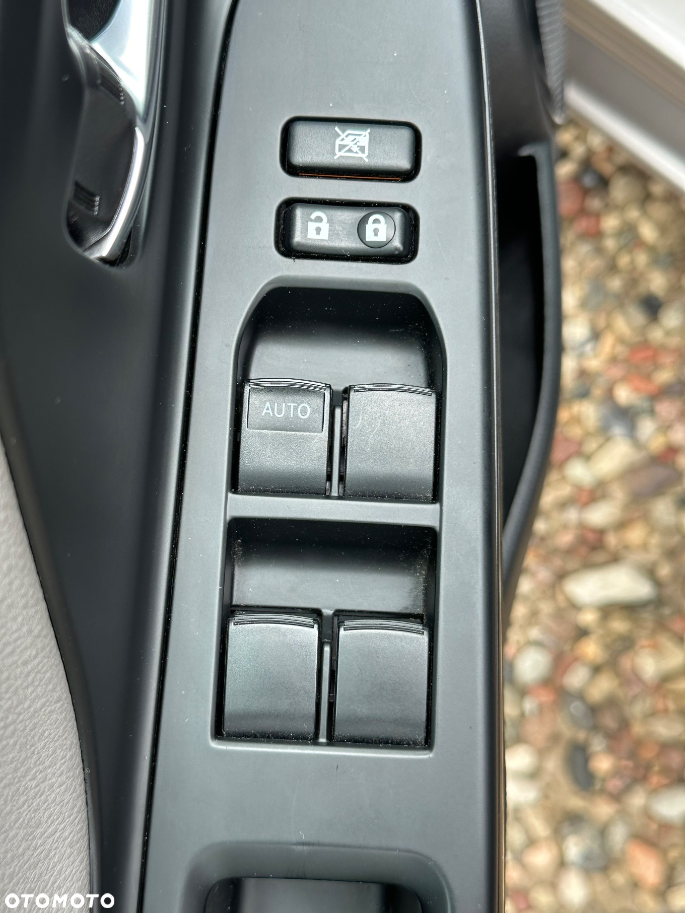 Toyota Yaris Hybrid 100 Selection Platinum - 27