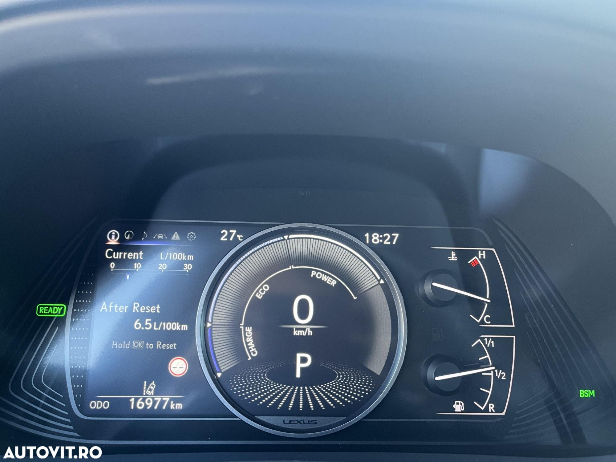 Lexus UX 250h 2.0L HEV 20H- (178 HP) 4X4 CVT Luxury - 18